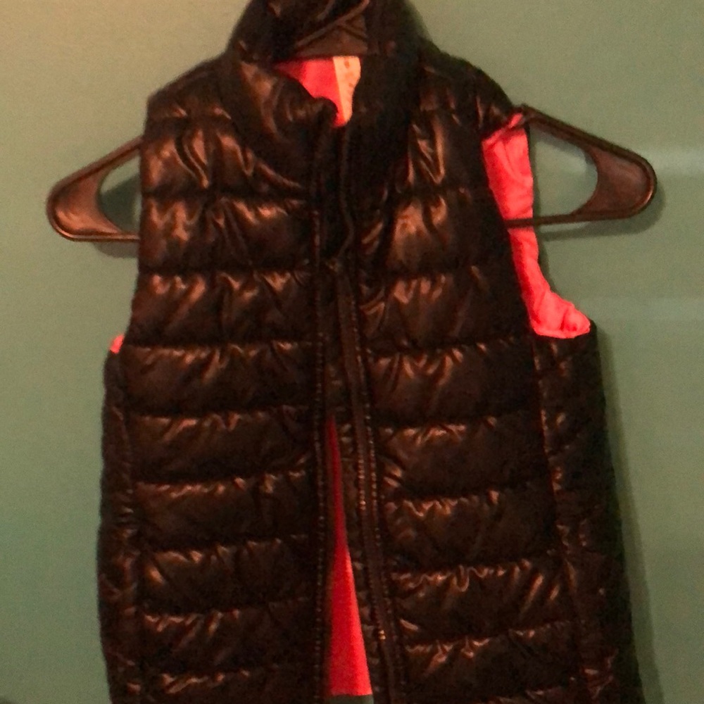 KIDS- Black, and pink vest.